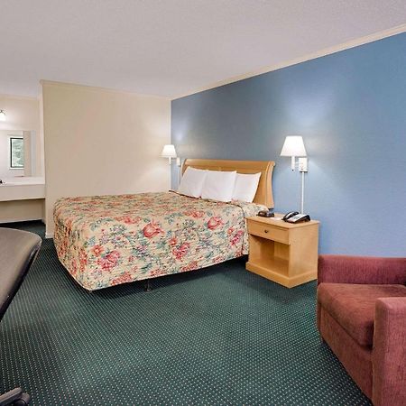 Days Inn By Wyndham Turbeville Shiloh Exterior photo